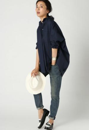 気になる二の腕をさりげなくカバーできる！夏のトレンドトップスって？