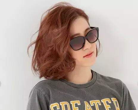 今年は「薄めカラー」のサングラスが流行！おしゃれに日常使いするには？