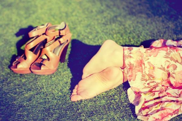 リラックス感たっぷり！今年の夏にはきたい大人っぽい旬顏サンダルとは？