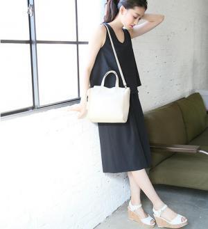 リラックス感たっぷり！今年の夏にはきたい大人っぽい旬顏サンダルとは？