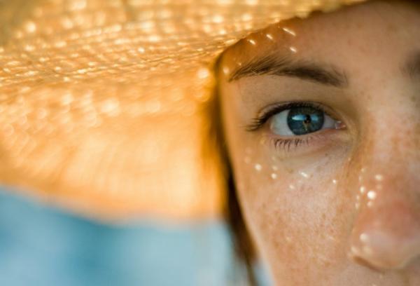 【紫外線だけじゃない】シミがどんどん増えていく恐怖の原因まとめ