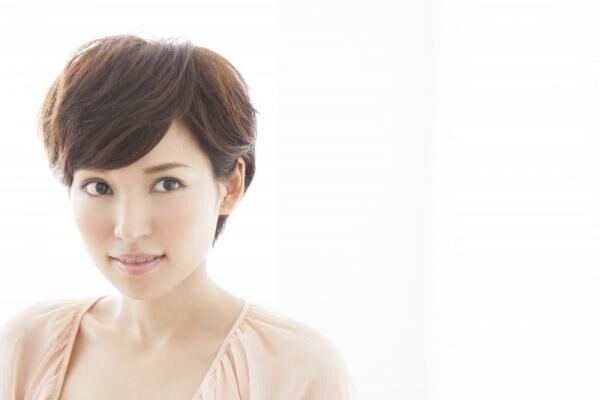 夏にピッタリ 大人っぽく可愛くなる バレッタ のヘアアレンジ法 15年7月12日 ウーマンエキサイト 1 3