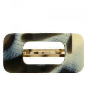 夏にピッタリ！大人っぽく可愛くなる「バレッタ」のヘアアレンジ法