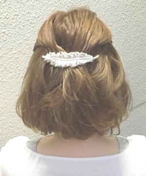 夏にピッタリ！大人っぽく可愛くなる「バレッタ」のヘアアレンジ法