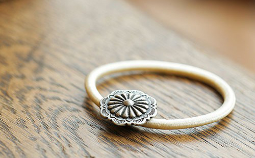 夏のポニテが可愛くなる！2015年流行の大人ヘアゴムはこれ！