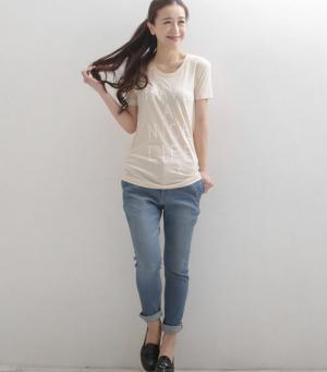 絶対似合う！この夏の流行「ロゴTシャツ」を大人っぽく着こなすには？