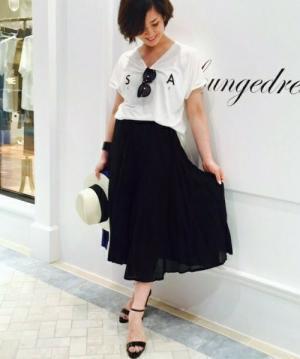 絶対似合う！この夏の流行「ロゴTシャツ」を大人っぽく着こなすには？