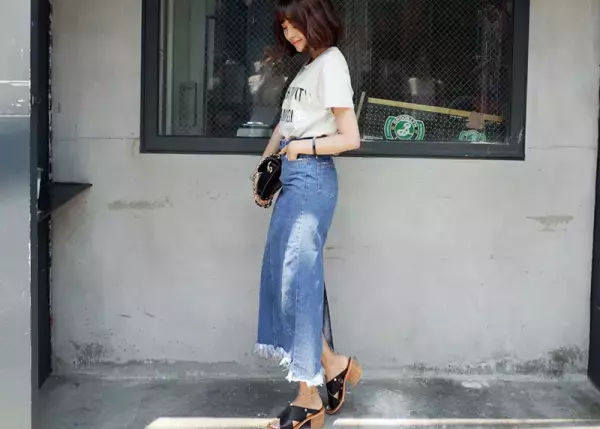 絶対似合う！この夏の流行「ロゴTシャツ」を大人っぽく着こなすには？