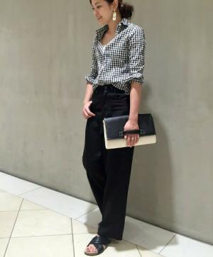 今年流行のスポーティサンダルを大人っぽく品よく履きこなす方法