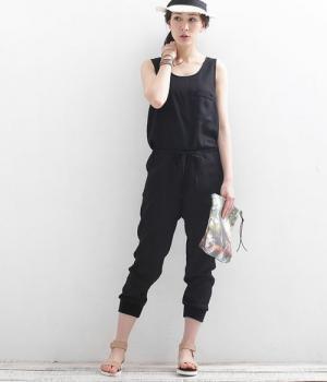 今年流行のスポーティサンダルを大人っぽく品よく履きこなす方法