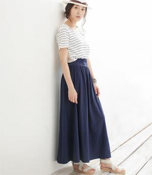 今年流行のスポーティサンダルを大人っぽく品よく履きこなす方法