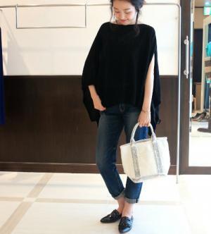 流行のキャンバストートバッグを大人っぽく！きれいめコーデに合わせる方法