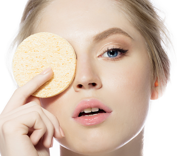 ナチュラルメイクの仕上がりが絶品に！ファンデを「指先」で上手に扱うには？