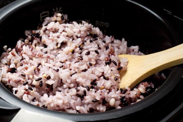 吉瀬美智子さんの主食「酵素玄米」って？年齢を感じさせない美女ボディの作り方