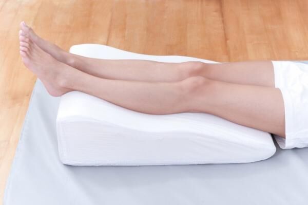 【カンタン美脚に！】寝ている間にできる「脚のむくみ」解消法