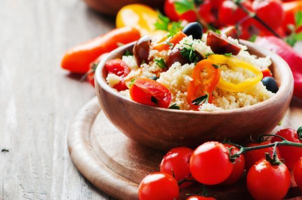 スラッとしたフランス美女の主食サラダ「タブレ」の簡単レシピって？