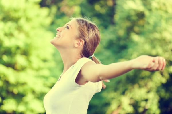 【簡単なのに効果絶大！】「笑いヨガ」で現代女性はストレスに強い身体をつくるべし