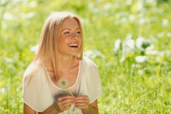 【簡単なのに効果絶大！】「笑いヨガ」で現代女性はストレスに強い身体をつくるべし