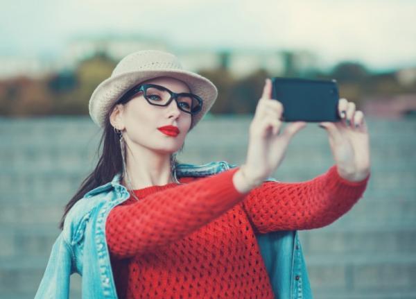 SNSは恋愛で大事！思わず「好きになる」プロフ写真と「イタイ」写真の違いって？