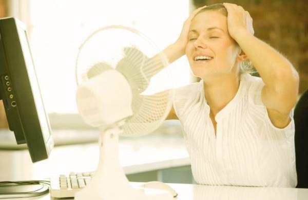 消臭剤は中身を出してインテリアに！そろそろ女子社員が本気で準備したいオフィスの臭い対策