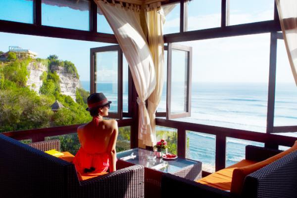 安月給でもメイドさん付きの豪邸に！東南アジアに行けばラグジュアリーな生活が送れるって!?