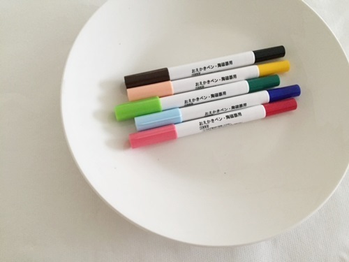 【ゆるゆる感が可愛い】ブランド柄をお絵かきして「手作りブランド食器」を100円で作ってみた！