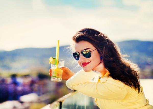 【素敵な休日】おしゃれなバカンス気分になれる「簡単ワインカクテル」4選