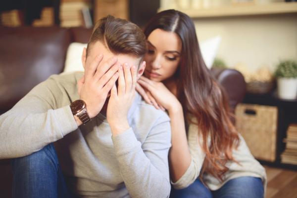 不安、束縛、感情重め【恋愛依存】女性が作り上げる負のループとは？