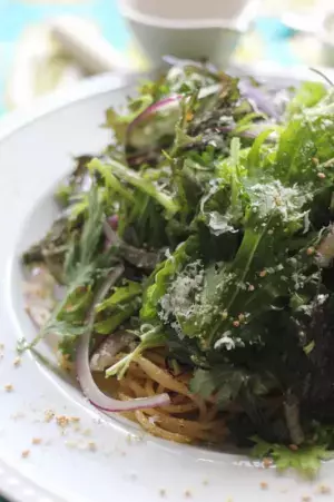 一品で旬野菜を満喫！つくりおき・シーザー風グリーンサラダ