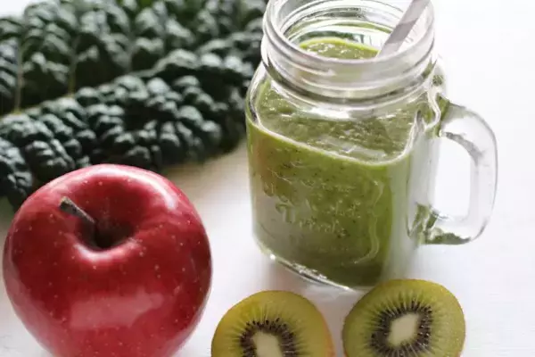 ぽっこりお腹にさようなら！果物の食物繊維たっぷりグリーンスムージー