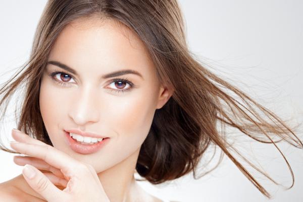 効果はボトックス以上!?海外セレブもハマるミツバチの毒素を使った美容ケア