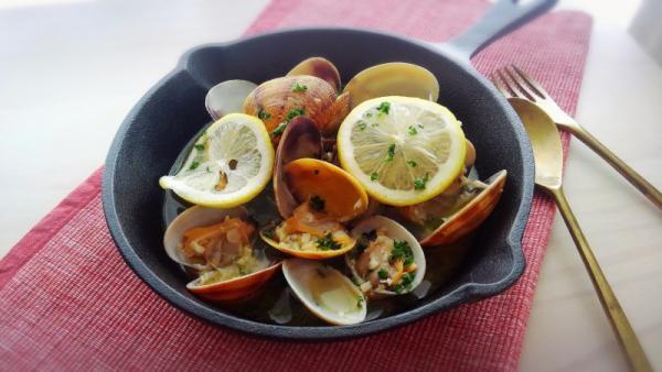 生理中の鉄分補給レシピ！フライパンだけでできる【あさりのレモン蒸し】
