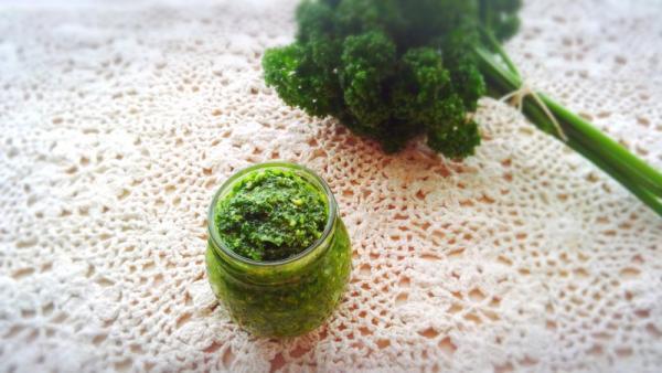 生理中の鉄分補給に！2stepで完成【パセリペースト】レシピ