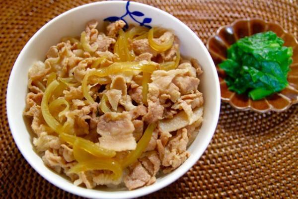 帰ったら即2品完成！【豚丼と小松菜のポン酢和え】レシピ