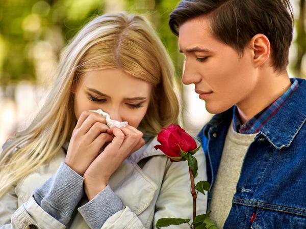 花粉症でもキレイでいたい…!! 化粧がボロボロにならないデート術って？