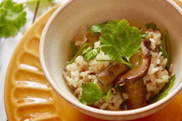 便秘解消！女性が喜ぶ【パクチーのデトックス炊き込みご飯】レシピ