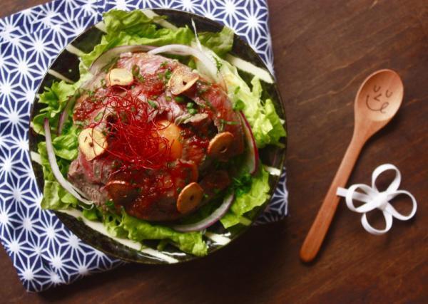 彼が大喜びする♡超がっつり！ステーキ肉を使った丼レシピ【１フライパン】