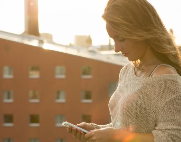 老けて見える原因は首!? 今すぐ実践すべき首のシワを防ぐ3つの方法とは？