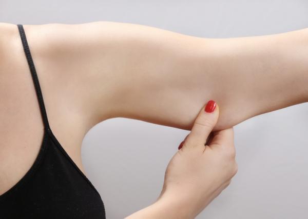 お風呂で◯◯するだけ！ノースリーブが似合う二の腕になる方法とは？