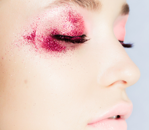 夏はキラ可愛♡グリッターメイクを大人仕様にアレンジしてお届け！