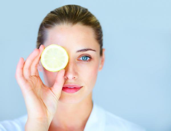 毛穴ケアは保湿だけじゃダメ!? 加齢で開いた毛穴を小さくする食べ物とは？