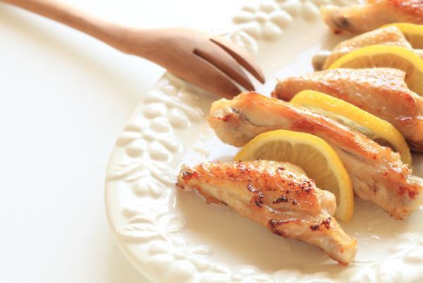 毛穴ケアは保湿だけじゃダメ!? 加齢で開いた毛穴を小さくする食べ物とは？