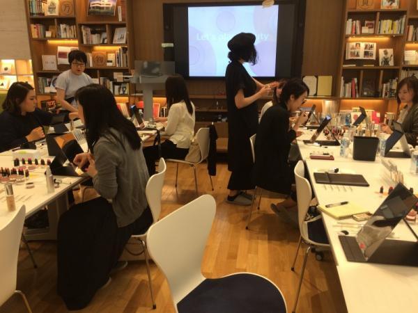 資生堂ヘアメーキャップアーティスト直伝「ズラしメイク」でカラーメイクはもっと楽しくなる！