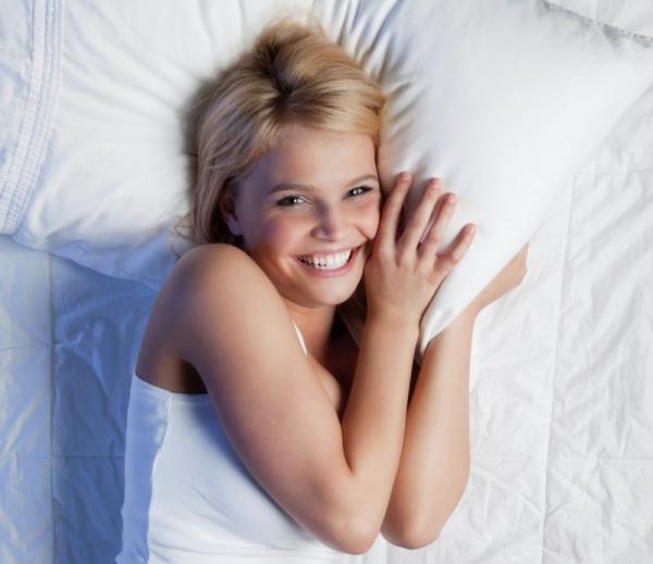 呼吸法で老化をストップ!? 今日からすべき睡眠前の美容習慣とは？