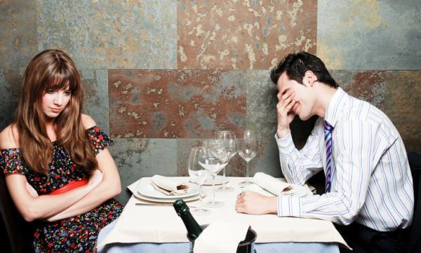 【男心】バレバレ…でもかわいい！あざといけど許せちゃう女性の行動とは？