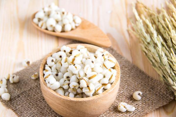 美容効果の高さに驚き！美肌&amp;夏バテ解消にも効くハトムギウォーターとは？