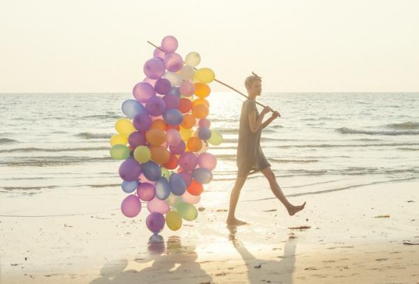 お金じゃ幸せになれない!? 人生の幸福度に最も影響を与える◯◯とは？