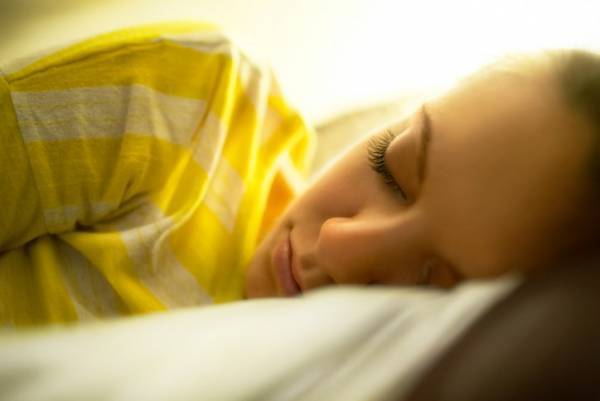 「窓を開けたまま」は危険！暑い夜も快適に眠れるひんやりアイテム3選