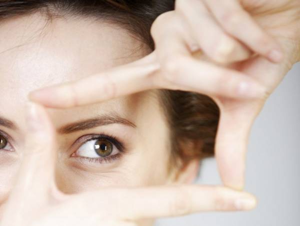 間違ったケアは老け顏のもと!? エイジレスな目元になる正しいアイケア3選