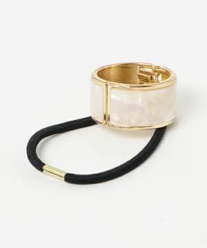 アレンジにオン♡一瞬でおしゃれヘアになる「シェル素材ヘアアクセ」3選